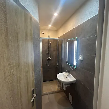 Apartman V Karlovych Varech Pro 4 Osoby Karlovy Vary Exterior photo